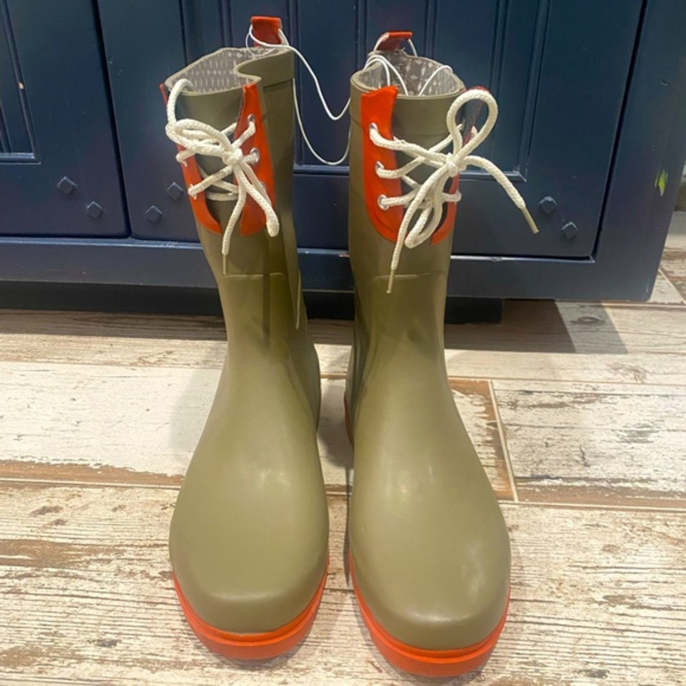 NWOT lace up rain boots!Olive green w/ red accents, white laces!! See pic 4 more